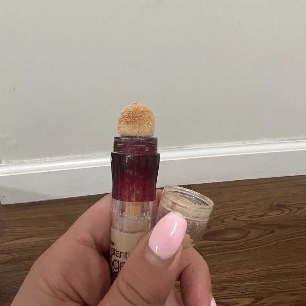 Maybelline Neutralizer Instant Age Rewind Concealer